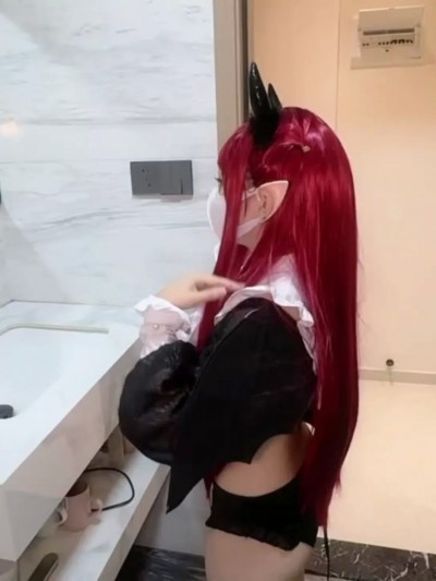 小欣奈 (lovewxnn) cosplay Rizu-kyun – Sono Bisque Doll