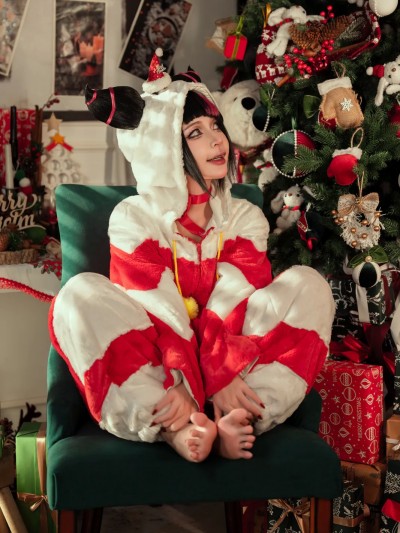 Umeko J cosplay Juri Han Xmas – Street Fighter