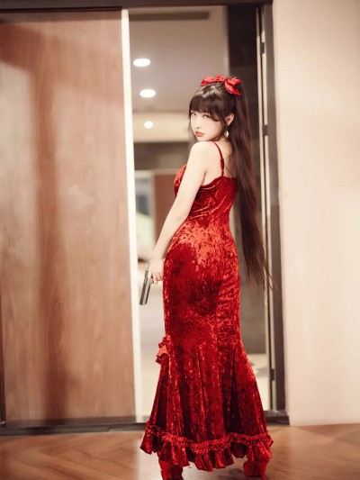 慕慕Momo – Red Dress