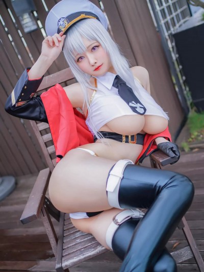 Arty_Huang_(Arty亚缇)_cosplay_Enterprise_Swimsuit_-_Azur_Lane