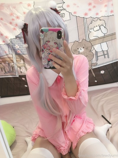 优咪 (lewdyumi) – 情色漫画老师